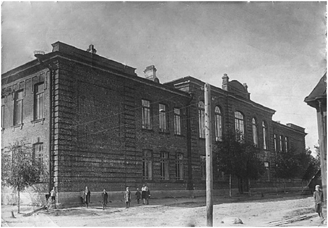 Фотография школы.